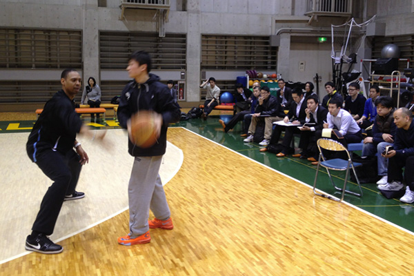 トヨタバスケットボールアカデミー講師:アントニオ・ラングHC(三菱電機ダイヤモンドドルフィンズ名古屋)