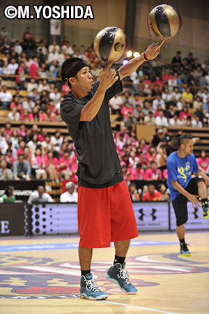 ハーフタイムは“JJ”と“STARS ENTERTAINMENT”の3人が登場