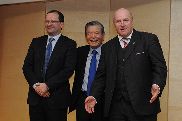 パトリック・バウマン氏、川淵 三郎氏、インゴ・ヴァイス氏(左から)