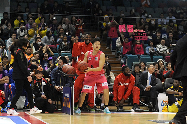スリーポイントコンテスト王・田口 成浩選手(秋田)
